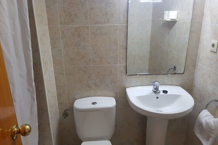 Room 8 of 9