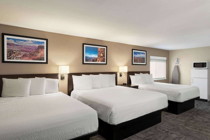 2 Queen Beds (7 of 8)