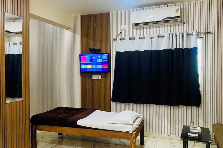 Room 17 of 34