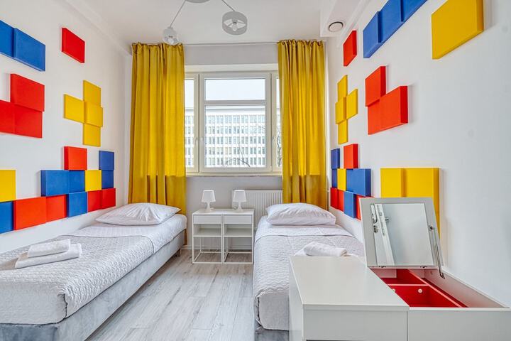 Room 9 of 36