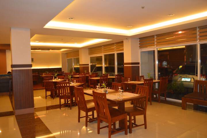 Dining 32 of 67