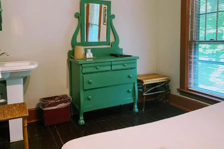 Room 3 of 6