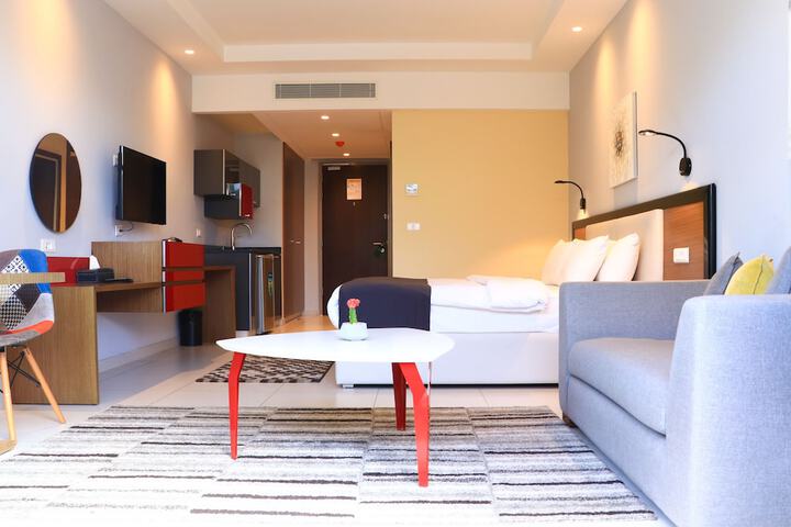 The Ray Hotel & Studios