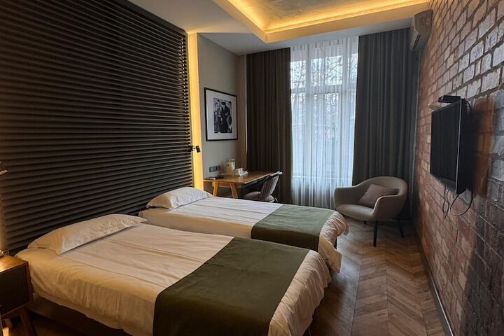 Room 52 of 117
