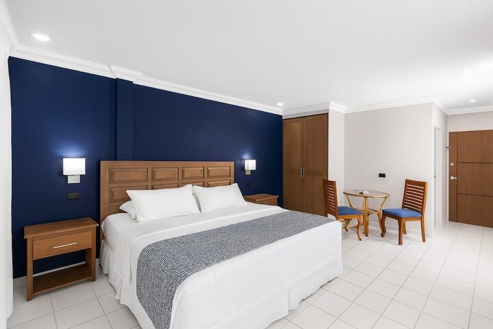 Room 2 of 31