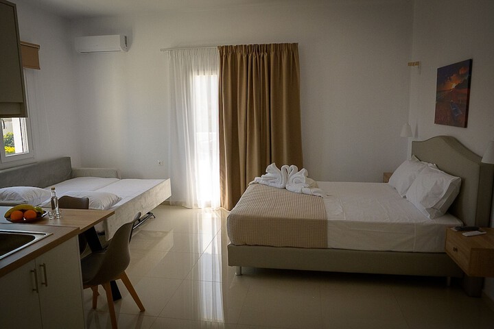 Room 11 of 77