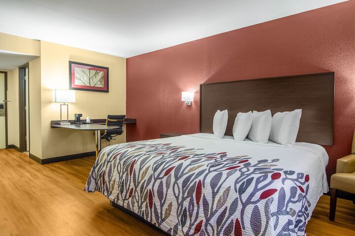 1 King Bed (9 of 19)