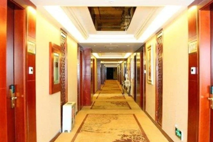 Room 12 of 25
