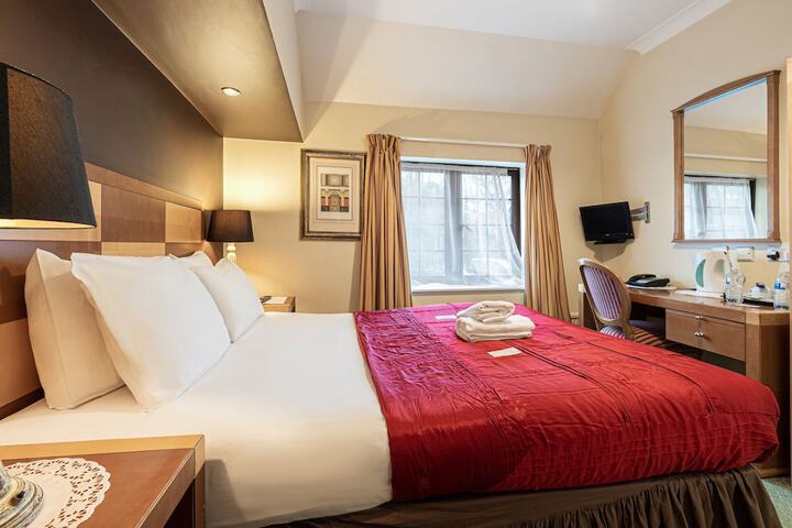 Room 6 of 37