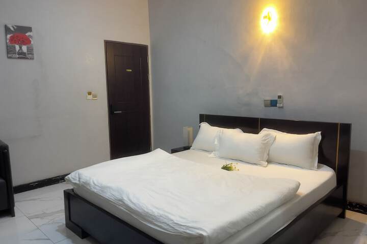 Room 9 of 22