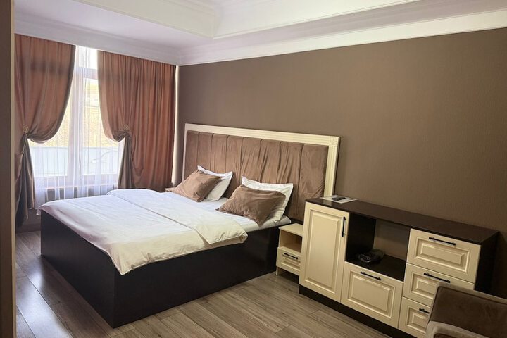 Room 13 of 29