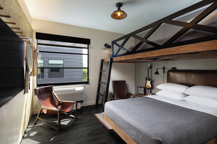 Room 18 of 37