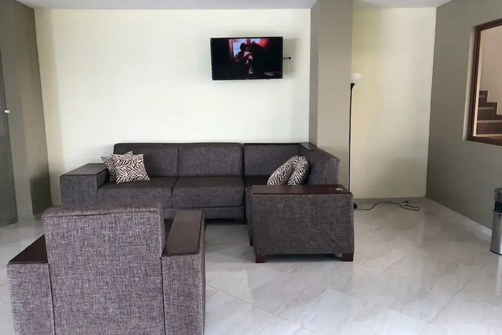 Room 6 of 14