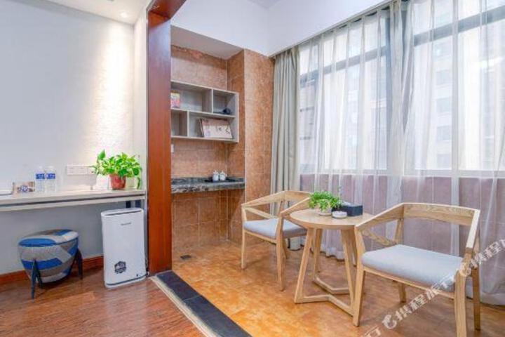 Jun Du Holiday Hotel (Changshan Lugu Meixi Lake)