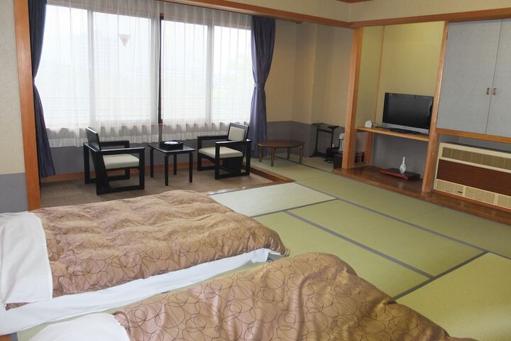 Room 14 of 65