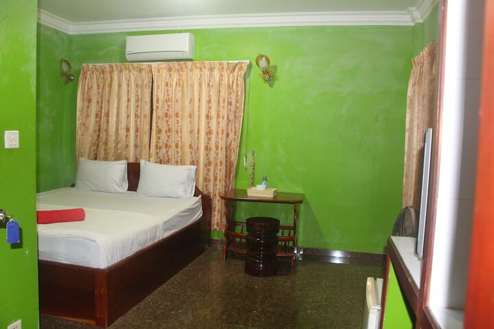 Room 16 of 38