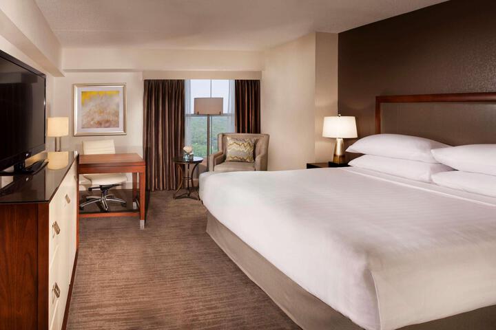 1 King Bed (8 of 10)