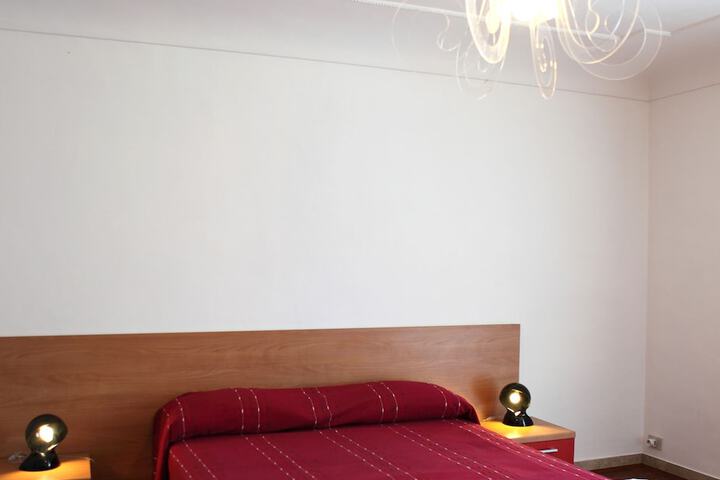 Room 6 of 35