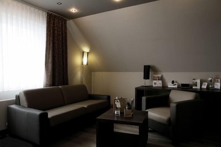 Room 43 of 99