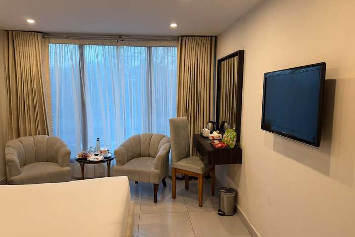 Room 14 of 60