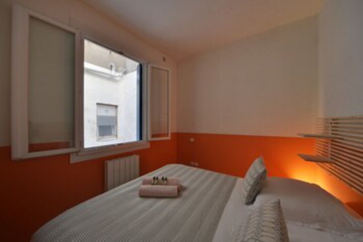 Room 3 of 12