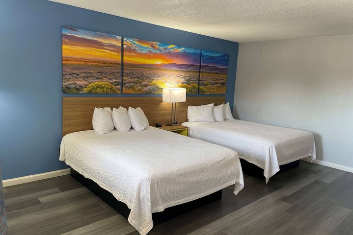 Room 6 of 8