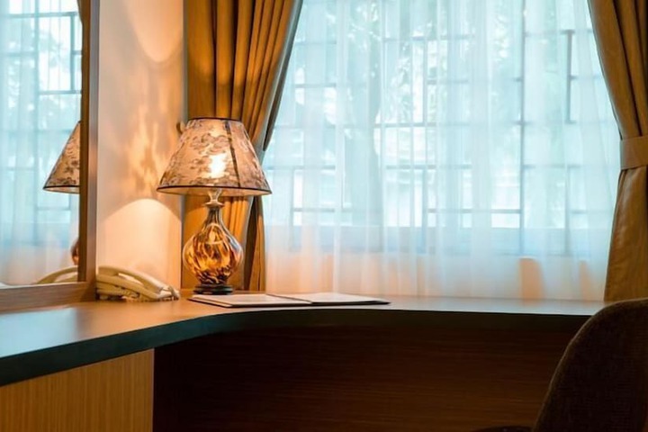 Room 28 of 34