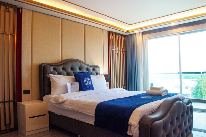 Room 15 of 168