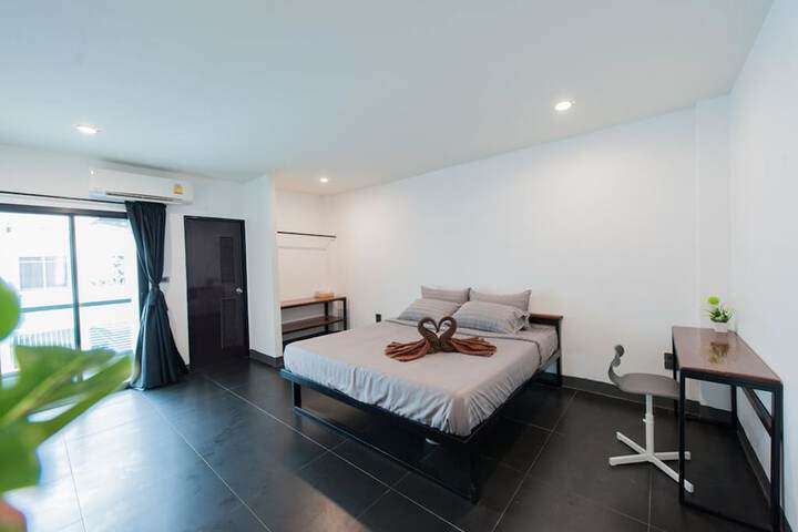 Room 5 of 18