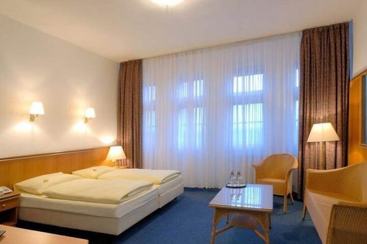 Room 17 of 103