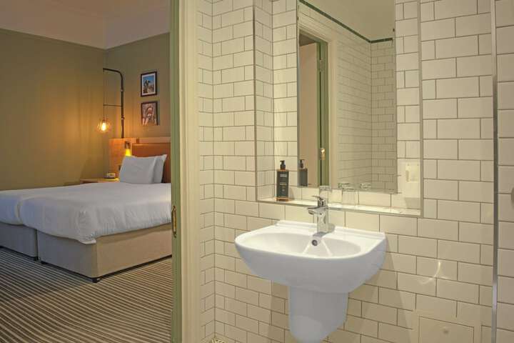 Room 35 of 79