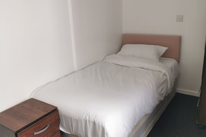 Room 28 of 69