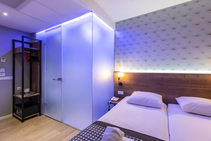 Room 48 of 58