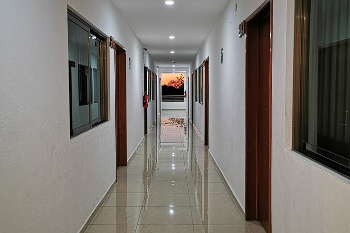 Ballroom/Hall 60 of 80