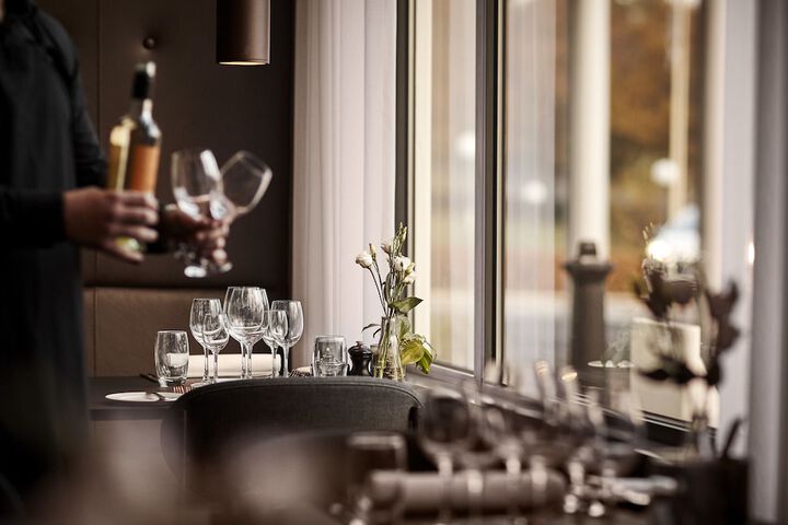Dining 33 of 44