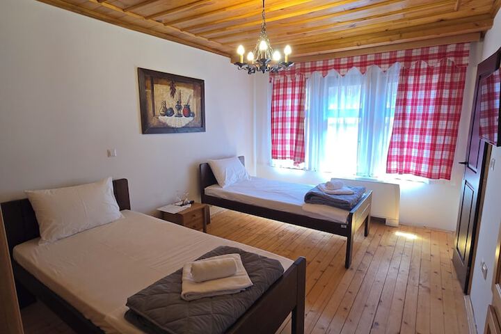 Room 3 of 41