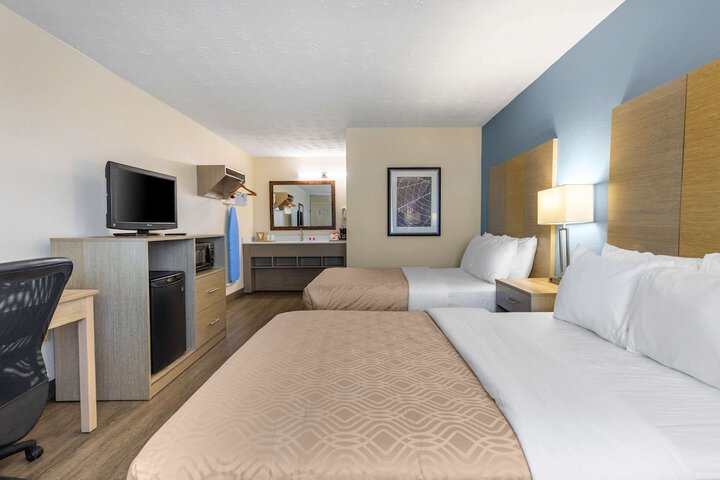2 Double Beds (6 of 12)