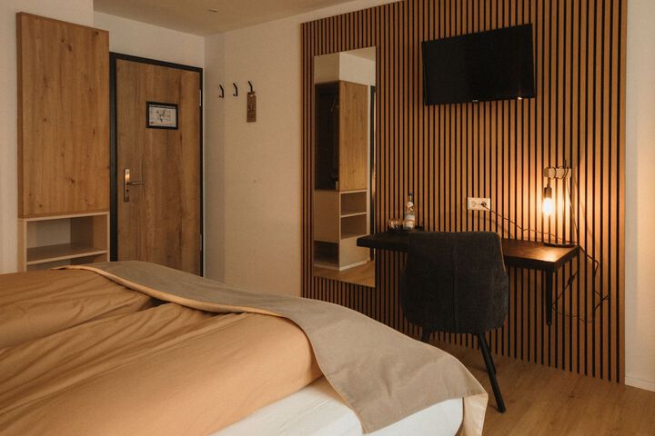 Room 9 of 23