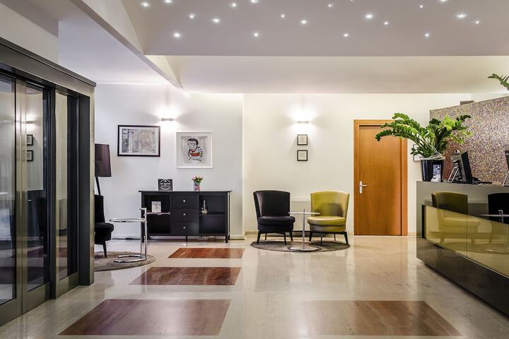 Entrance & Lobby
