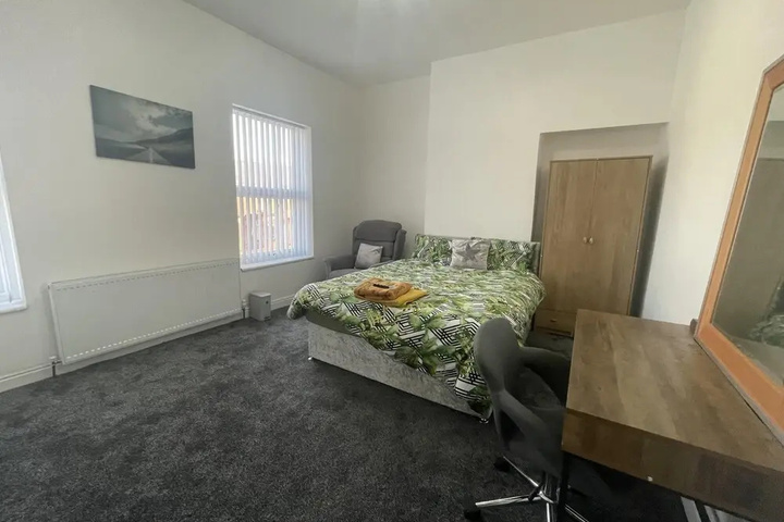Room 4 of 15