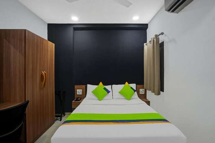 Room 11 of 29
