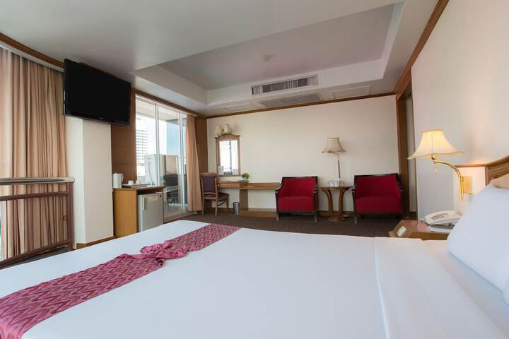 Room 12 of 67