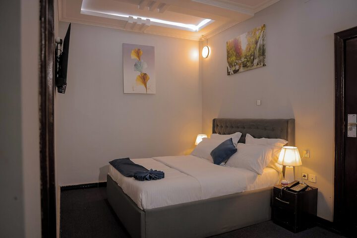 Room 14 of 42