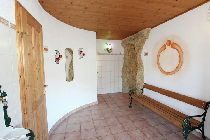 Room 7 of 20