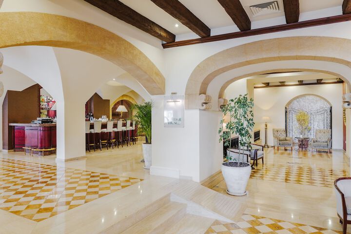 Hotel Interior 14 of 131