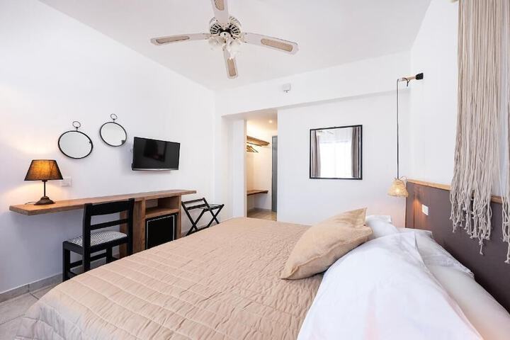 Room 6 of 32