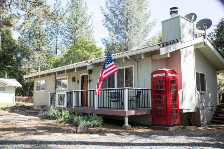 Lovely Mountain Lake Chalet by Yosemite: Equipped! in Groveland, CA