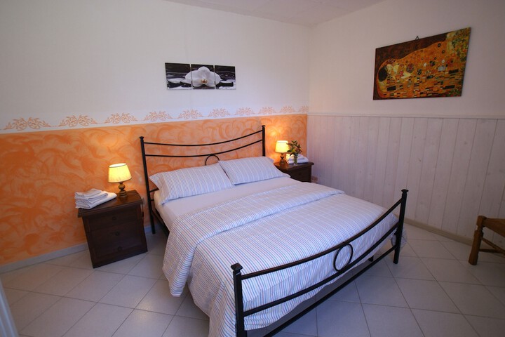 Room 6 of 74