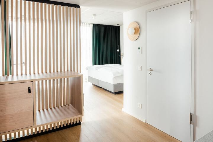 Room 8 of 37