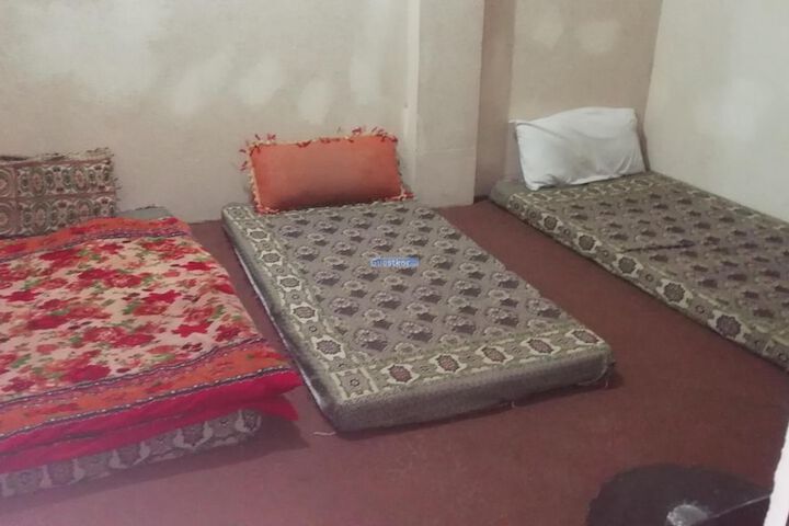 Room 4 of 8